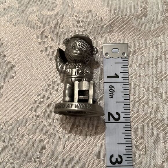 Vintage Avon 1983 pewter “Hard at Work” bear figurine EVC - Picture 10 of 10
